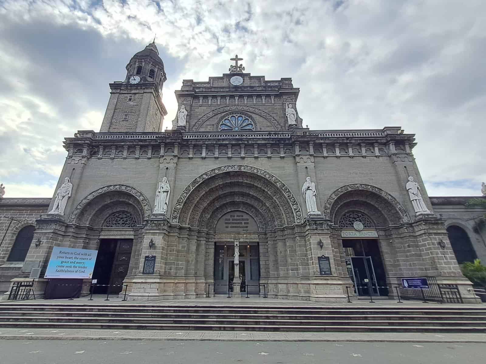 Manila Cathedral is shown from the street.