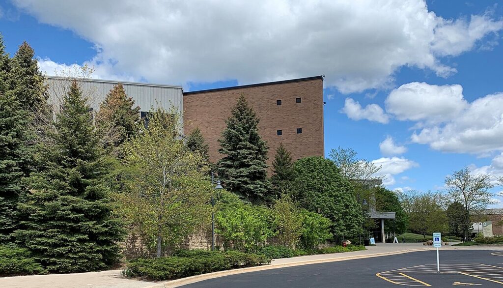 Willow Creek Church enters new chapter as Pastor David Dummitt steps down Willow Creek Community Church building