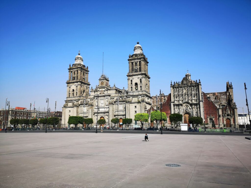 Mexico: Armed raid shuts down evangelical seminary in heritage dispute Historic building in Mexico City