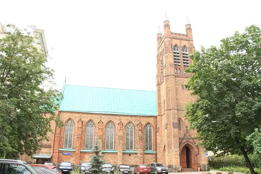 St. Andrew's, Moscow