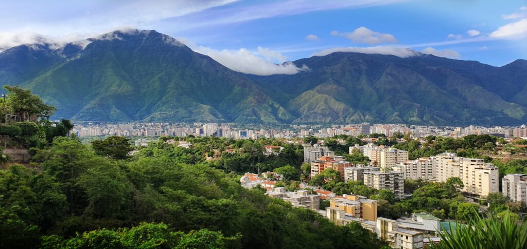 Episcopal leaders respond to U.S. attack and Maduroโs ouster in Venezuela Photo of the Venezuelan capitol of Caracas with mountains in the background.