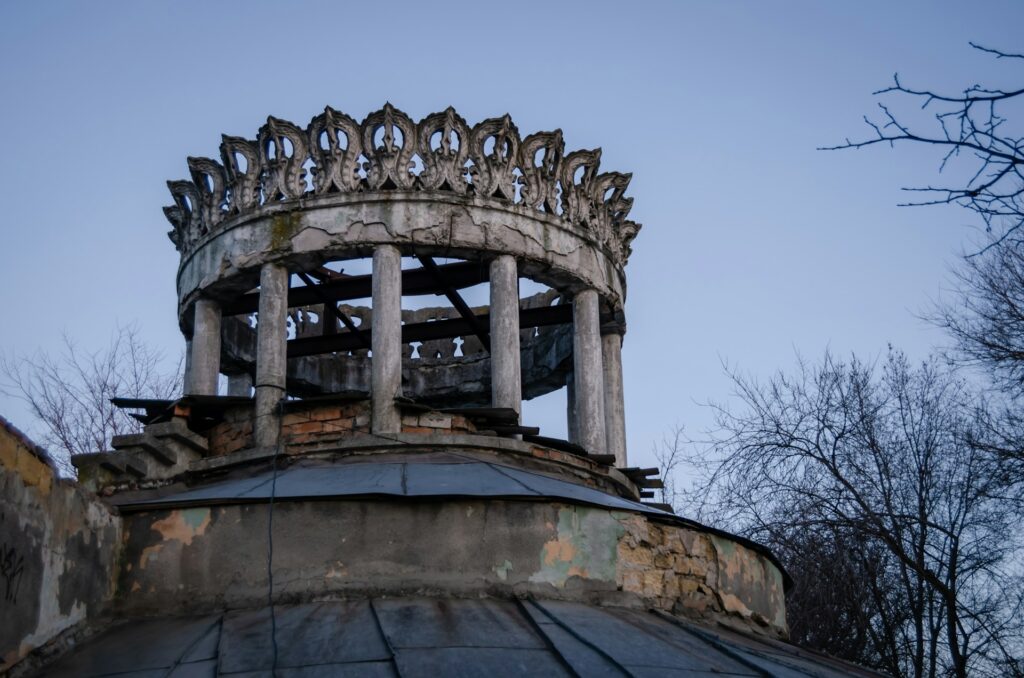 Shattered Sanctuary: Russia’s War on Faith in Ukraine Intensifies An abandoned old building
